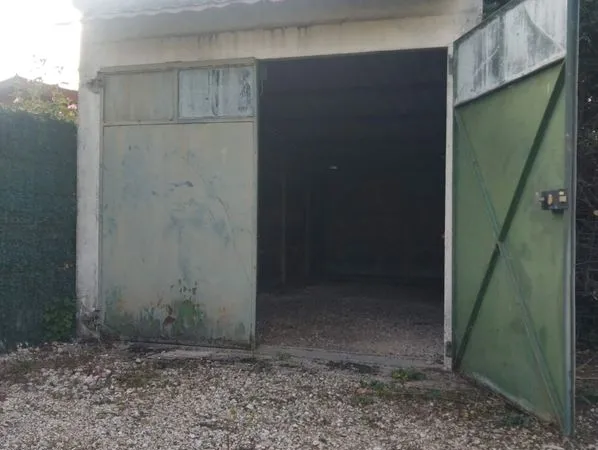 Garage 3x6 mètres à Saint remy