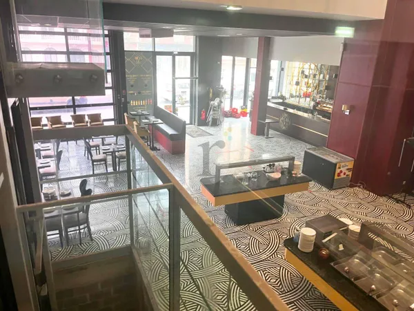 Local commercial 752 m²