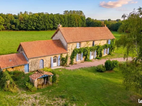Maison de caractère 162m² + Accès au Domaine des Roches Blanches (Domaine labellisé "Jardin Remarqua