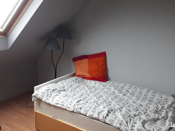 Chambre meublée