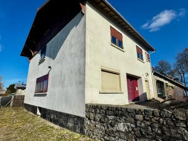 Maison sur sous sol avec garage double et terrain