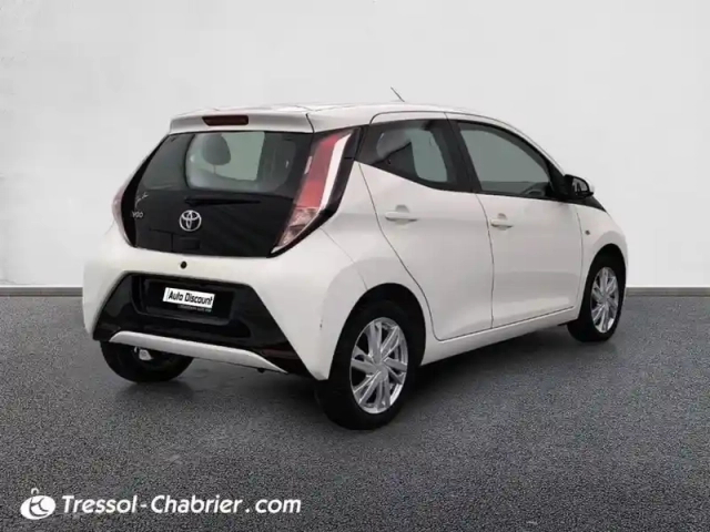 Toyota Aygo 1.0 vvt-i x-play — photo 2