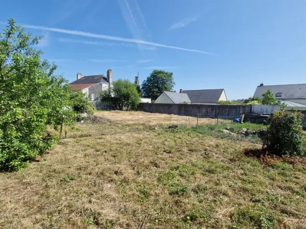 Terrain à vendre à SAINT HERBLON, centre bourg, proximité écoles et commodités