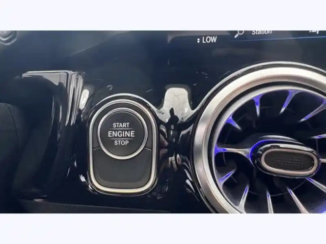 Mercedes Gla 250 e amg line — photo 17
