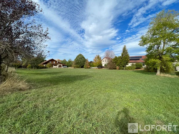 Terrain 740 m²