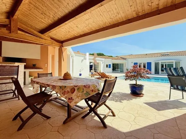 Maison de plain-pied 7 pièces 207 m²