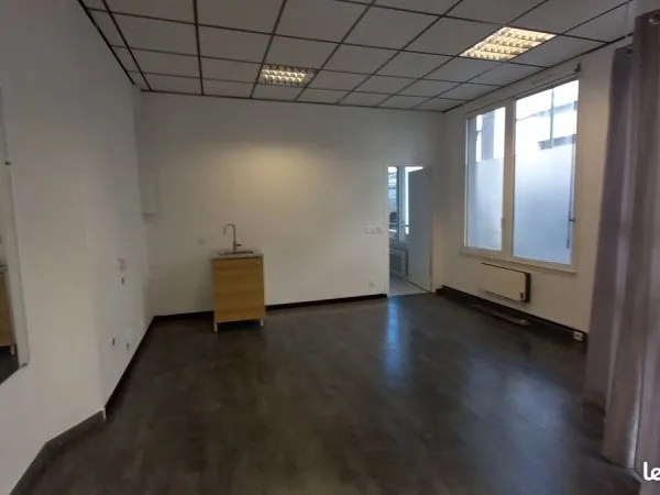 • Vends Bureaux quartier Mairie - 75 m²