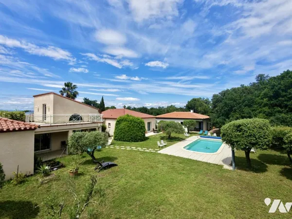 Maison 12 pièces 364 m²