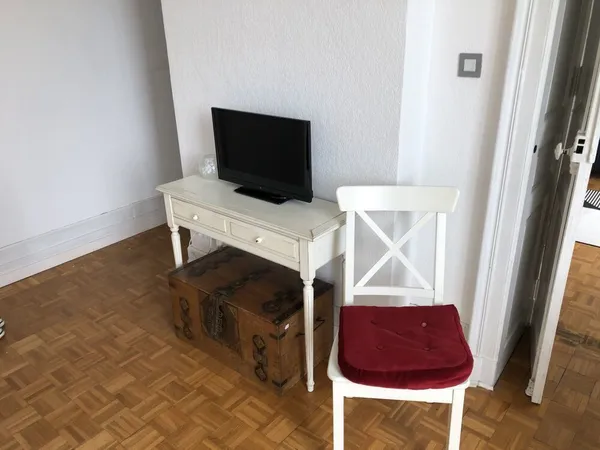 F2/45 m2, meublé, équipé, rénové. MONTREJEAU 3121-