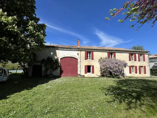 Maison en pierre vue rivière
