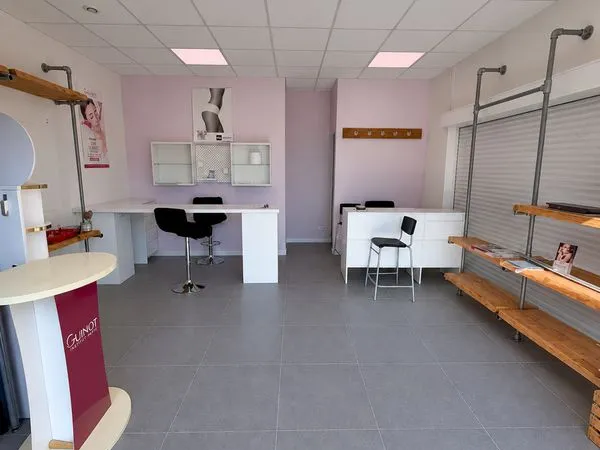 Local commercial 35 m2 en RDC Centre Commercial Le Forum