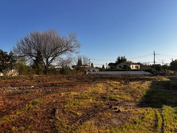 MEYNES TERRAIN DE 435 M²