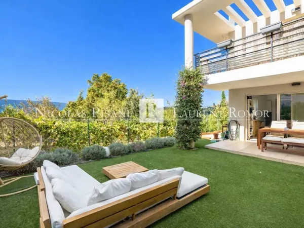EXCLUSIVITÉ - NICE SAINT-ROMAN DE BELLET - VILLA AU CALME AVEC JARDIN ET DOUBLE GARAGE