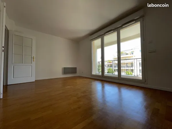 Rédaction Rueil-Malmaison - 2 pièces avec balcon de 14 m² et parking - Résidence sécurisée entre cen