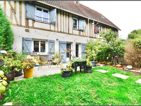 Maison de ville 3 chambres avec jardin et parking proche Anet