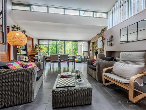 PROPRIÉTÉ 6 PIÈCES - 190 M2 - AU CALME