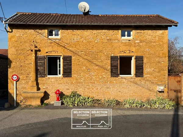 Saint Germain Nuelles - Maison en pierres à rénover avec cour et dépendances
