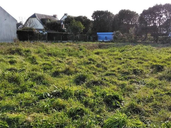 Terrain constructible 893 m²