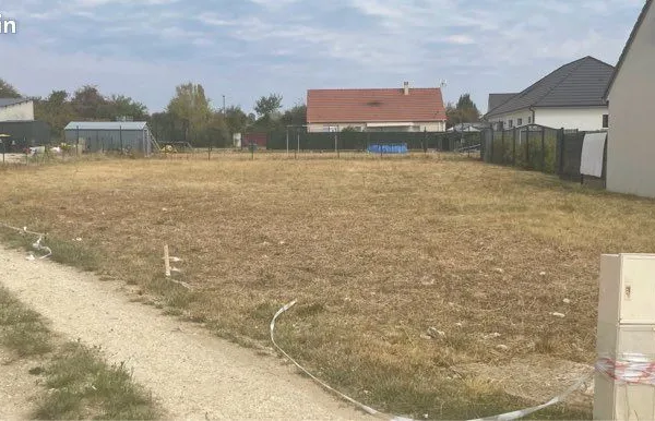 Terrain constructible viabilisé 754 m² | Secteur prisé Vasselay (proche Bourges/St Doulchard)