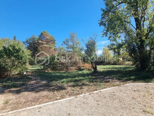 Terrain 786 m²