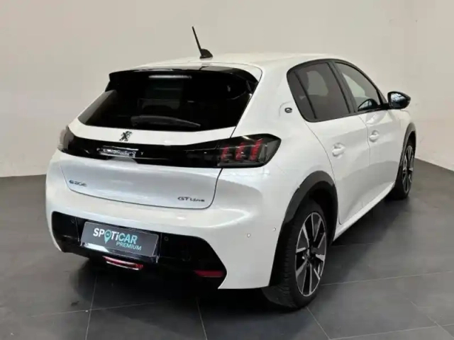 Peugeot 208 e- 136ch gt line — photo 17