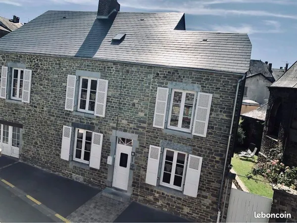 Maison en pierres bleues de caractère