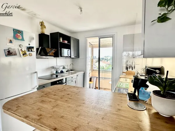 SIX FOURS LES PLAGES - PROXIMITE DU CENTRE VILLE - PETITE COPROPRIETE AU CALME - APPARTEMENT T3 - CA