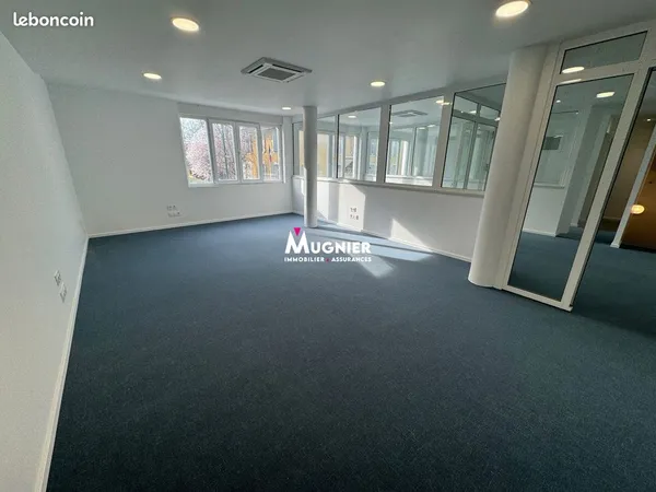 Bureaux 81 m² Taninges