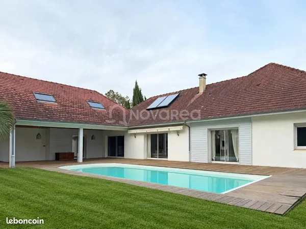 Maison 8 pièces 219 m²
