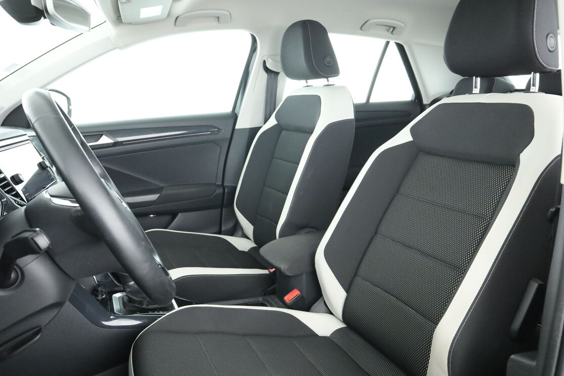 Volkswagen T-Roc 1.5 TSI EVO Carat DSG7 — photo 9