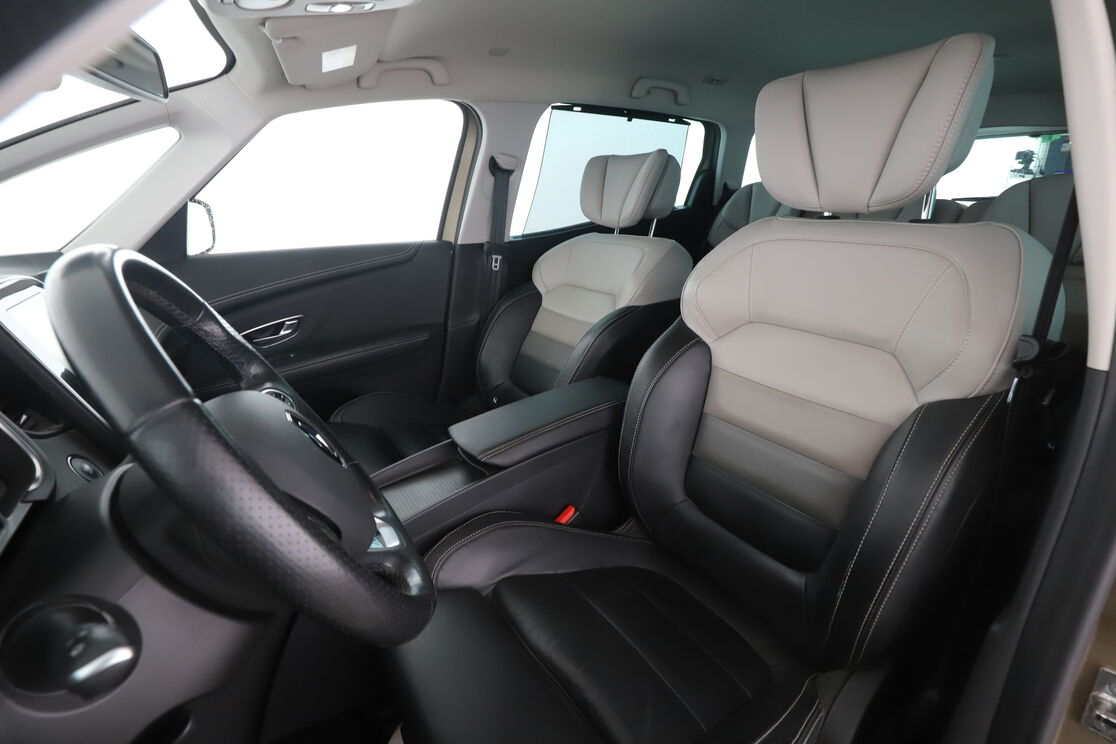 Renault Grand Scenic 1.6 dCi Energy Initiale Paris EDC — photo 9