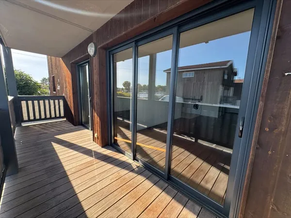 APPARTEMENT T2 AVEC VUE SUR LE PORT ET LE CANELOT-47m2- TERR
