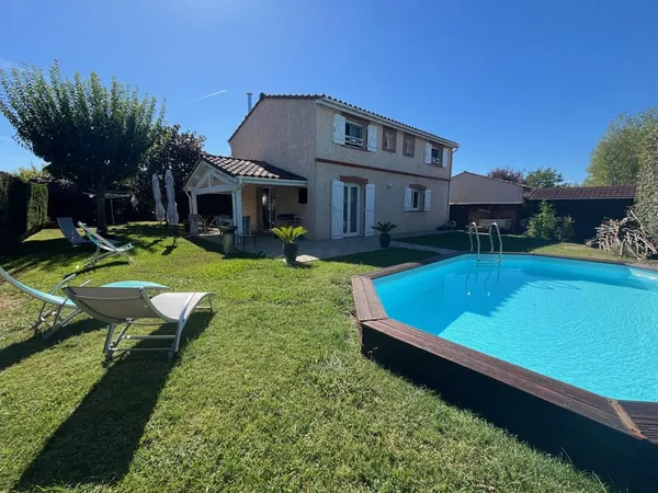 À VENDRE SAINT-LYS MAISON T6 DE 125 m2 AVEC PISCINE, GAR