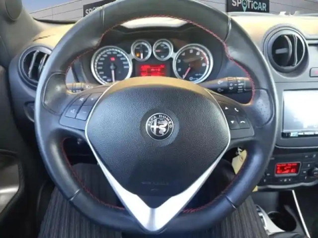 Alfa Romeo Mito 0.9 twin air 105ch imola stop&amp;start — photo 8