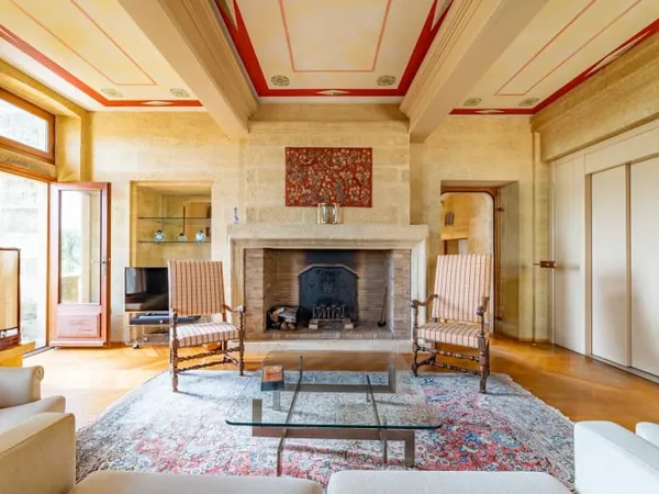 Maison 8 pièces 215 m²
