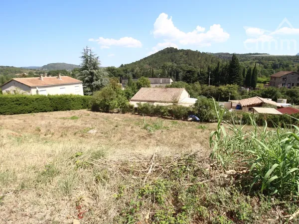 A vendre terrain constructible viabilisé de 902 m²