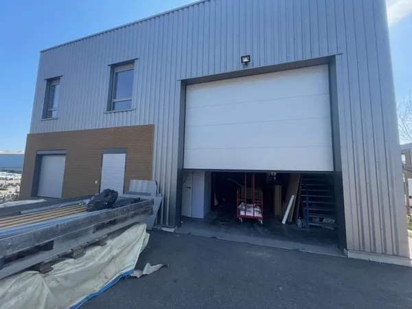 Local commercial 232 m²