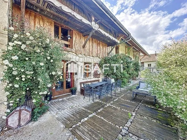 Maison ou gîte d'environ 180m² sur une parcelle de 941m²