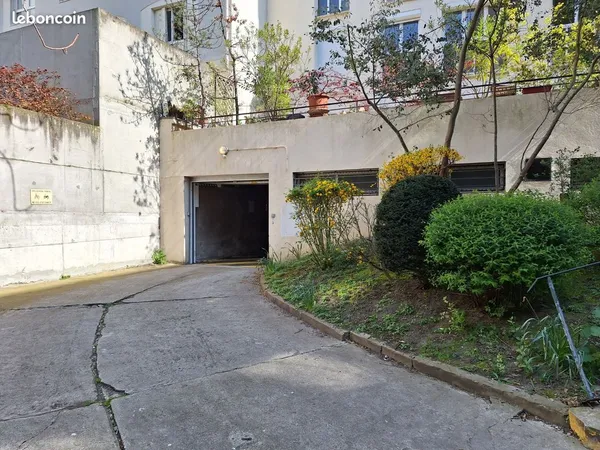 À VENDRE - PLACE DE PARKING - PARIS 20e GAMBETTA / MESNILMONTANT