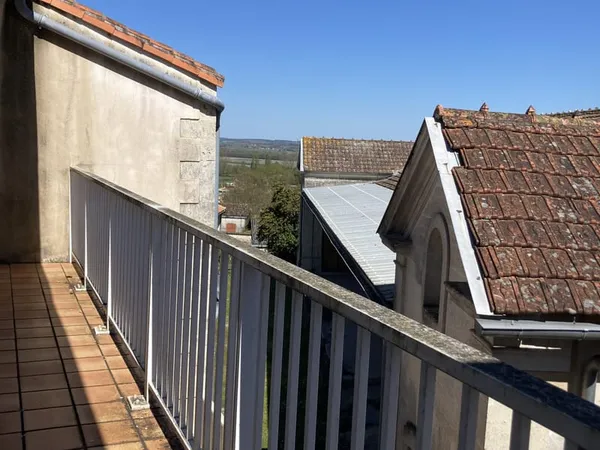 A louer à ARCHIAC - Appartement 3 pièces - 80m2 - Parking