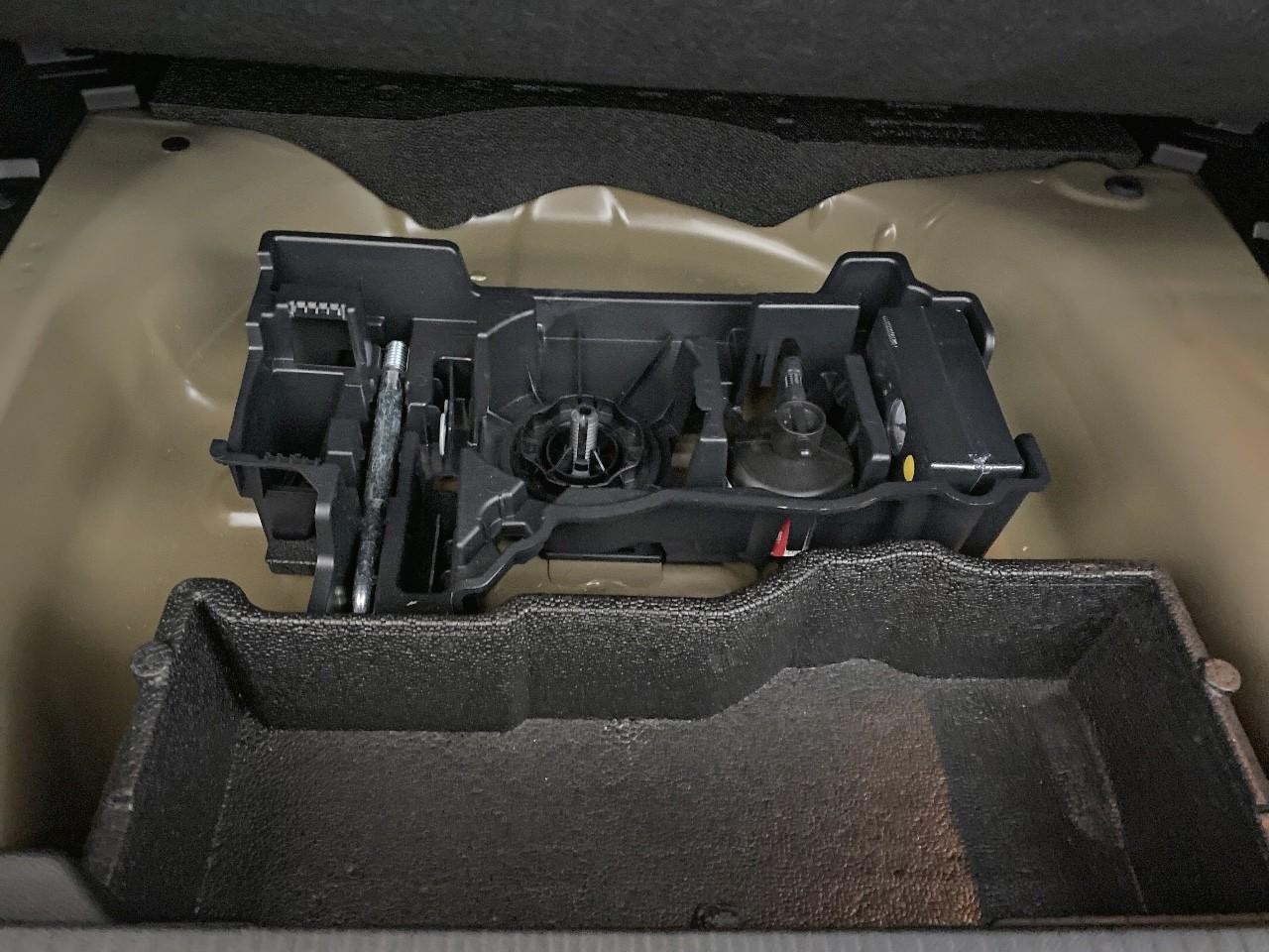 Peugeot 2008 hybrid 145 ch e-dcs6 allure — photo 16
