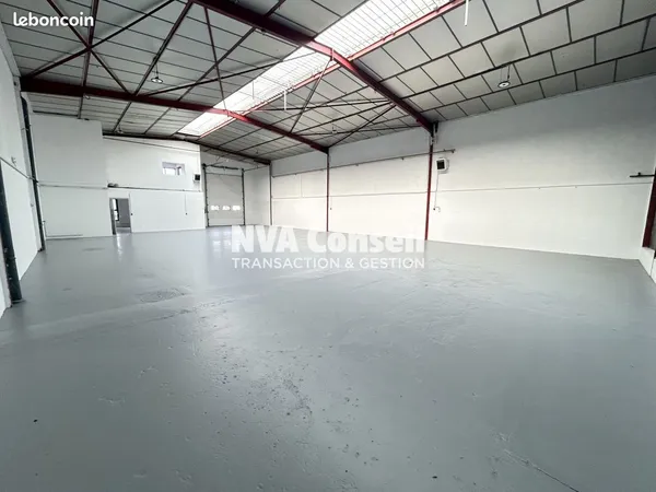 Local 798 m² Saint-Ouen-l'Aumône