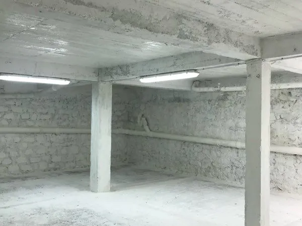 Cave / local de stockage 105m2 Marais
