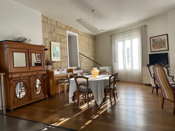Belle maison de ville en pierre à Bordeaux rive droite 180m2 proche des commodités (tram, commerces,