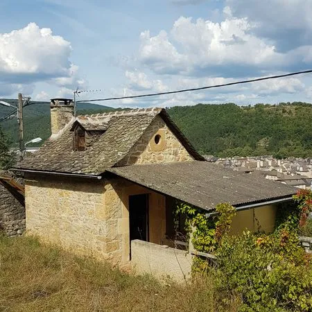 Maison de vigne en pierre - vue exceptionnelle sur marvejols - 65 000
