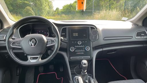 Renault Megane 1.3 TCe 115 - Limited – 2019 – 85200 km – Essence – Boîte Manuelle — photo 19