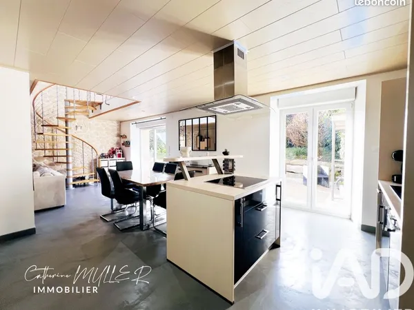 Triplex 6 pièces 109 m²