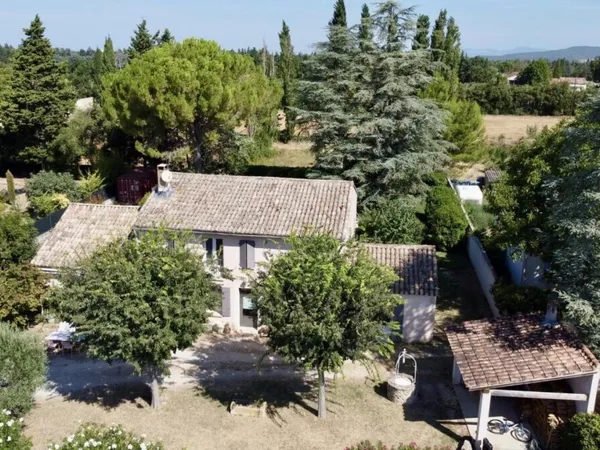 Vends propriété - 208 m² - 7 pièces, 4 chambres - L'Isle-sur-la-Sorgue 84800