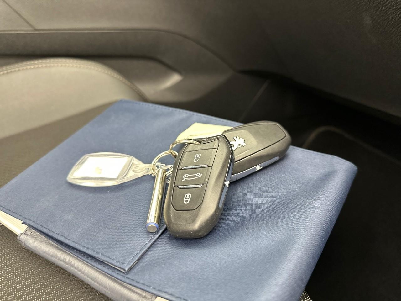 Peugeot 3008 hybrid 225 e-eat8 gt — photo 36