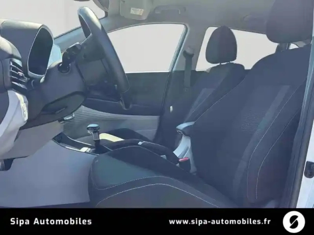 Hyundai I20 1.0 t-gdi 100 dct-7 hybrid 48v — photo 12
